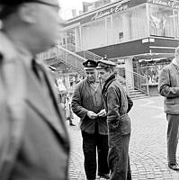 Hötorget. Två telearbetare.