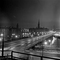 Centralbron sedd norrut.T.v. Riddarholmen. Kvällstid.