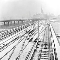 Tunnelbanebro från Slussen mot Gamla Stan. I bakgrunden Riddarholmen. Centralbron t.v.