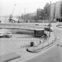 Slussen sedd mot Stadsgårdshamnen. Längst t.h. i bakgrunden KF:s byggnad.