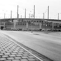 Tegelviksgatan mot hörnet Bondegatan och kv. Persikan med Spårvägens Söderhallen.