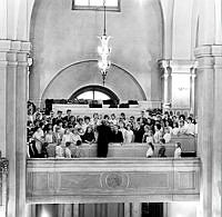 Körsång på läktaren i Maria kyrka.