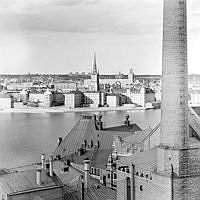 Utsikt från Skinnarviksberget mot Riddarholmen med Svea hovrätt, Kammarrätten och Kommerskollegium. I förgrunden Münchenbryggeriet.