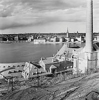 Utsikt från Skinnarviksberget över Riddarfjärden mot Riddarholmen och Norrmalm med Tegelbacken. I förgrunden Münchenbryggeriet.