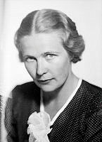 Porträtt av Alva Myrdal, socialdemokratisk politiker och diplomat.