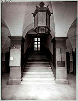 Bondeska palatset. Vestibulen med trappuppgång.