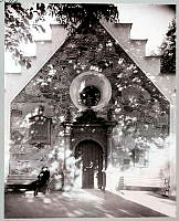 Solna kyrka, västra portalen