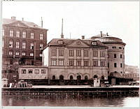 Stockholms stads arkiv, Birger  Jarls Torg 12. Fasaden mot Norra Riddarholmshamnen. Till höger Birger Jarls torn.