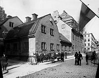 Klara Västra Kyrkogatan t.v. och Stora Vattugatan, nuvarande Vattugatan t.h.