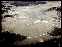 Flygbild västerifrån över radiomasterna i Spånga 1936.