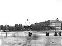 Karl XII:s Torg. Äreport med anledning av att John Ericssons stoft har förts till Stockholm från USA. Bilden tagen vid nuvarande Slottskajen.