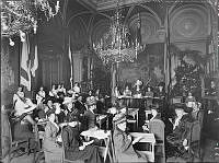 Sammanträde under den internationella kvinnokongressen i Stockholm år 1911.