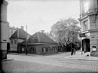 Hörnet av Bondegatan 54 och Renstiernas Gata 30 A. Huset rivet 1929.