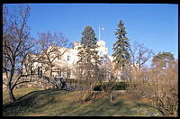 Djurgården. Oakhill, Djurgårdsvägen 174. Italienska ambassaden. Sydvästra fasaden från trädgården.