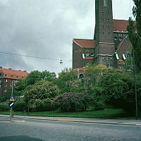 Trädplantering vid Karlavägen och Engelbrektskyrkan.