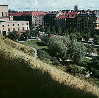Observatoriekullen ned mot Stadsbiblioteket och Sveavägen.