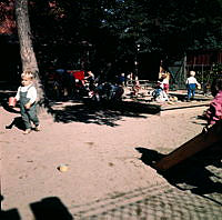 Barn i parkleken vid Saltmätargatans förlängning i Observatorielunden.