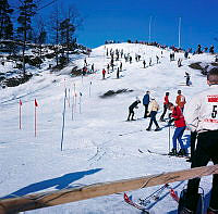 Slalomåkare i backen på Högdalstoppen.