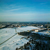 Utsikt från Kaknästornet över Ladugårdsgärdet åt NV mot Gärdesstaden.