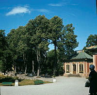 Drottningholm. Friliggande paviljong vid gårdssidan av Kina Slott. Vy åt norr.