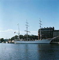 Norska skolfartyget Statsraad Lehmkuhl vid Nybrokajen.