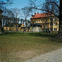 Spökparken med lusthus, sedd mot husen på Holländargatan 36 - 40.