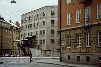 Arkitekturskolan, KTH. Fasad mot Danderydsplan. I förgrunden Danderydsgatan. Till höger fasadparti, Danderydsgatan 21.