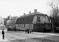 Surbrunnsgatan 45, Arthur Hazelius födelsehus. (Senare flyttat till Skansen).