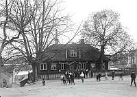 Jakobsberg vid Hornstull (nuv. Hornsgatan 145). Konvalecenthem för medellösa barn över två år. Gården är flyttad till Skansen.