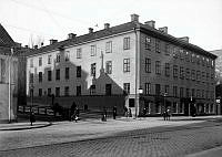 Folkungagatan 20 A. Nytorgsgatan till höger.