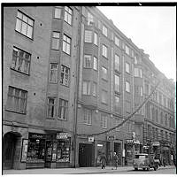 Juldekorationer vid Nybrogatan 46.
