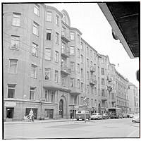 Linnégatan 52 västerut.