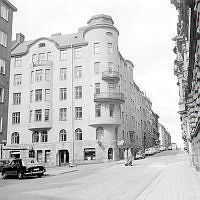 Hörnet Grevgatan 9 och Riddargatan 42.