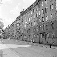 Linnégatan 84 - 88 från hörnet av Fredrikhovsgatan.