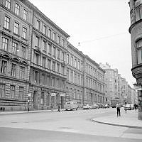 Grevgatan 43, Linnégatan 56 och Linnégatan 54 med Hedvid Eleonora folkskola.