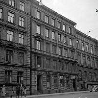 Grevgatan 43, Linnégatan 56 och Linnégatan 54 med Hedvig Eleonora folkskola.