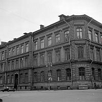 Hörnet Linnégatan 54  t.v. och Skeppargatan 42 Hedvig Eleonora folkskola.
