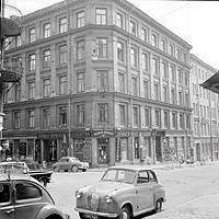 Hörnet Riddargatan 52  t.v. och Styrmansgatan 8-6.