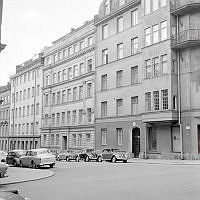 Brahegatan 39, 37 och 35 från hörnet av Östermalmsgatan.