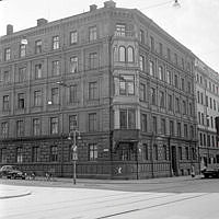 Hörnet Östermalmsgatan 56 t.v. och Sturegatan 50.