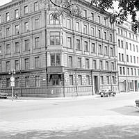 Hörnet Östermalmsgatan 56 t.v. och Sturegatan 50 och 48 t.h..