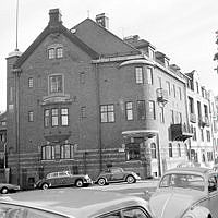 Sköldungagatan 2 t.v. och Friggagatan 6 t.h..