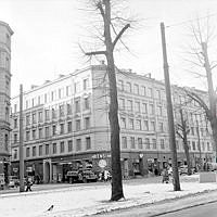 Brahegatan 25 t.v. och Karlavägen 36 t.h..