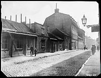 Döbelnsgatan 26-30. Husen revs 1904.