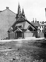 S:t Stefanskapellet i hörnet av Frejgatan och Tulegatan. Kyrkan uppfördes år 1900 men flyttades till Aspudden 1904 då Stefanskyrkan i Vanadislunden stod färdig. Heter idag S:t Sigfrids kapell.