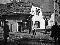 Glasmästeri i hörnet av Luntmakargatan 54 (nuv. 80) och Rehnsgatan 12 (nuv. 20). Huset revs på 1950-talet.