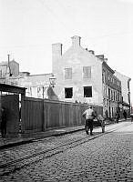 Stora Badstugatan 17-21 norrut. Kvarteret revs 1915 inför Sveavägens framdragande.