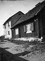 Lundagatan 16. Lundagatan västerut på södra sidan av Skinnarviksberget. Tidigare, före 1881, en del av Somens kvarngränd. Här ligger nu Gamla Lundagatan i kv. Haren.