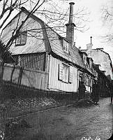 Lilla Glasbruksgatan 9 österut. Huset revs 1913. Nuv. Klevgränd, kv. Prinsen.