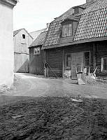 Gårdssidan av Barnängs Tvärgränd 8. Husen låg vid södra delen av nuv. Barnängsgatan, kv. Melonen.